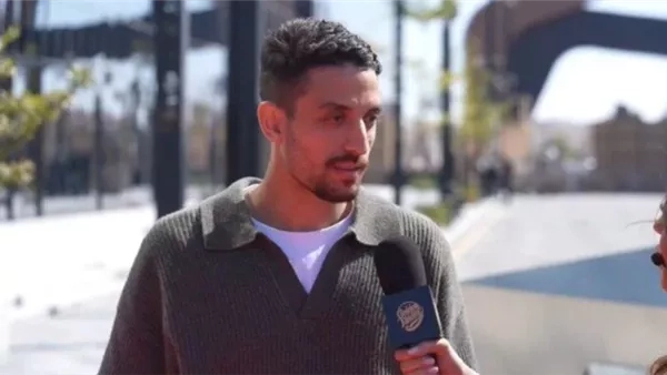 رامز جلال ساخرًا من  اللاعب محمد طاهر: « دا مش لعيب كورة.. ده محاسب في بنك»