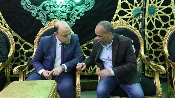 محافظ كفر الشيخ يؤدِّي واجب العزاء في زوجة وكيل وزارة التضامن