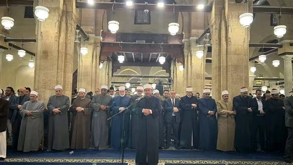 بث مباشر.. نقل شعائر آخر ليالي صلاة التراويح من مسجد الإمام الحسين بالقاهرة