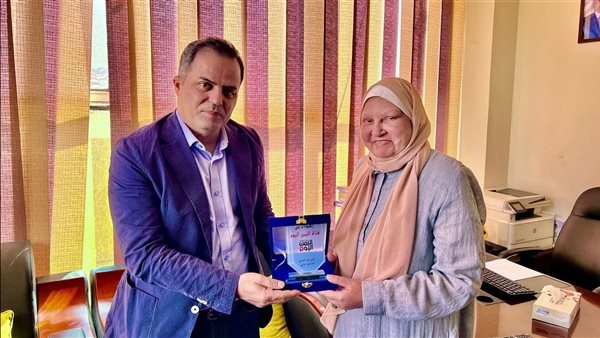 قناة اليمن اليوم تُكرم ابنة أول شهيد مصري في اليمن تقديرا لدور مصر التاريخي.. صور