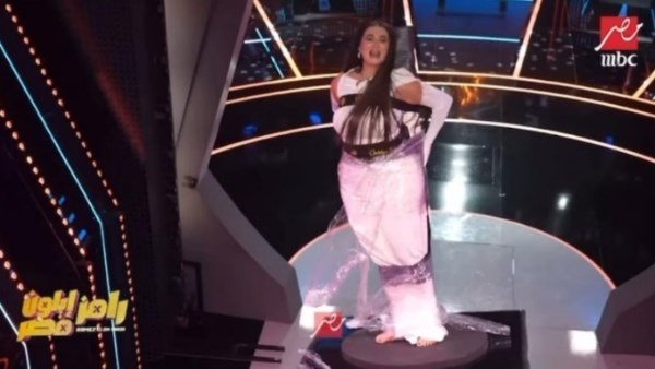 بعد اكتشاف المقلب.. "قنبلة الجيل"  تنفعل على رامز جلال
