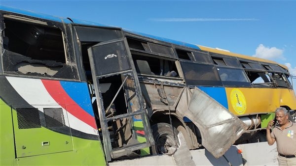 مصرع مجند وإصابة 3 أفراد في حادث تصادم أتوبيس بسيارتين شرطة بطريق السخنة