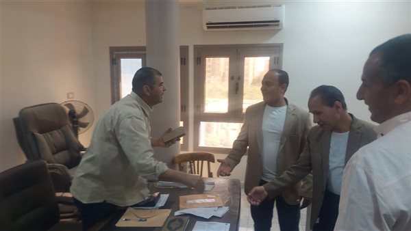 رئيس مدينة أبوقرقاص يتابع انتظام العمل بالإدارات بعد إجازة عيد الفطر
