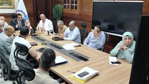 نائب محافظ قنا يتابع مستجدات التقنين والخدمات الحيوية بالمحافظة