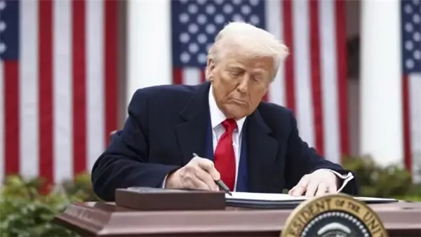 رسوم ترامب الجمركية.. علاج نهائي لاقتصاد مريض أم وصفة مؤقتة؟