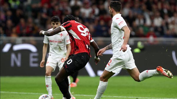 ميلان ينتزع تعادلًا صعبًا من فيورنتينا في الدوري الإيطالي