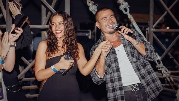 عمرو دياب يتألق في حفل أبوظبي مع ابنته جنا "صور"