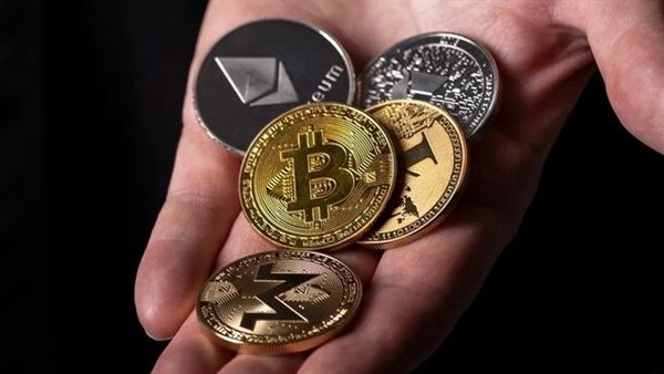 انخفاض سوق العملات المشفرة متأثرةً بتوجيهات الاقتصاد الكلي المتشددة