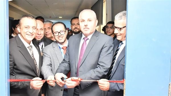 رئيس جامعة قناة السويس يفتتح فعاليات المؤتمر السنوي السادس للبحوث الطلابية