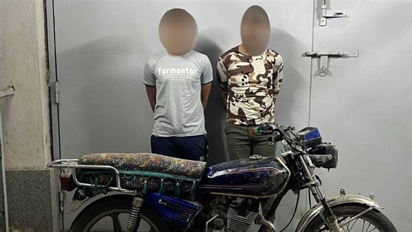 الأمن يضبط شخصين سرقا هاتف محمول بأسيوط