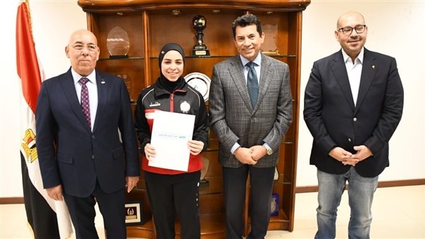 وزير الشباب ورئيس اللجنة الاولمبية يكرمان أبطال منتخبات الكاراتيه