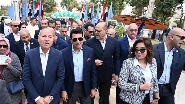 وزير الشباب  يُشارك في احتفالية "يوم اليتيم" بحديقة الأزهر
