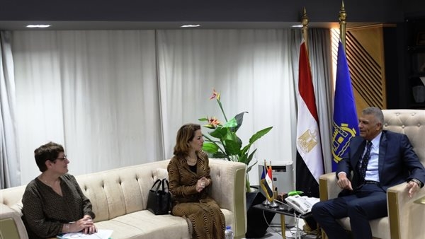 محافظ أسوان يستقبل وفد OECD لبحث تعزيز التخطيط المحلي والتنمية المستدامة