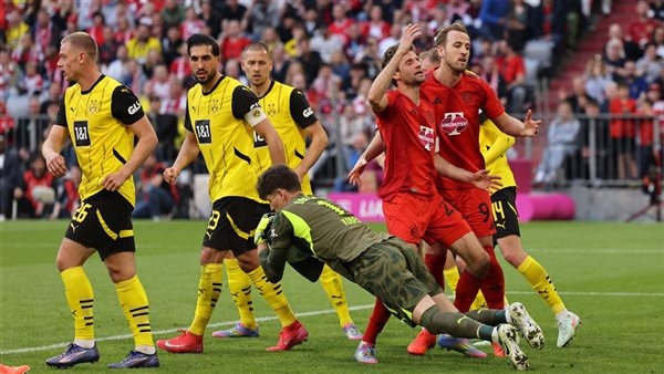 بن سبعيني يقود تشكيل بوروسيا دورتموند ضد برشلونة بدوري أبطال أوروبا
