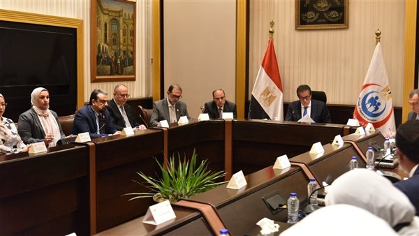 وزير الصحة يبحث تبسيط الإجراءات لتعزيز الاستثمارات العالمية في السوق المصرية