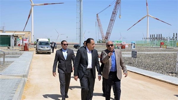 رئيس الوزراء يشدد على ضرورة تصنيع جميع معدات مشروعات طاقة الرياح محليا