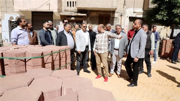 محافظ الشرقية يتفقد أعمال تركيب بلاط الإنترلوك بالزقازيق