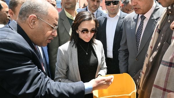 محافظ البحيرة تفتتح موسم توريد القمح وتتفقد أعمال التوريد بصومعة زاوية غزال