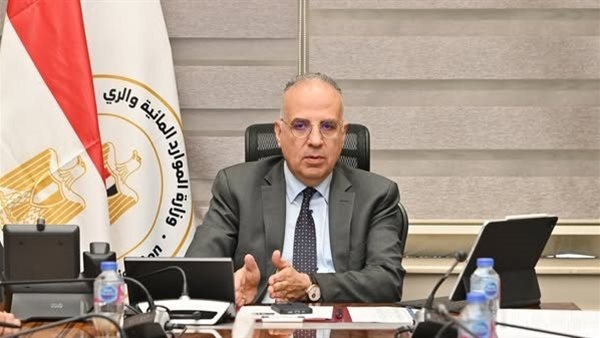 وزير الري يلتقي نائب رئيس بنك التنمية والإعمار الأوروبي لبحث سبل التعاون