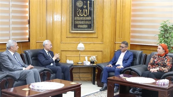 رئيس جامعة المنيا يستقبل وفد هيئة الاعتماد والرقابة الصحية