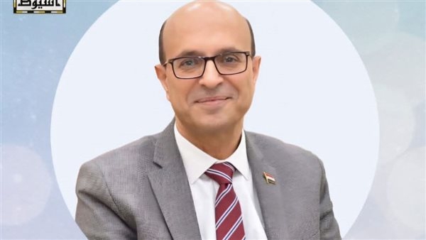 رئيس جامعة أسيوط يهنئ الأقباط بعيد القيامة