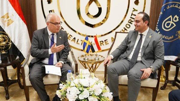 السبكي يلتقي السفير السويدي لبحث التعاون في مجالات الرعاية الصحية