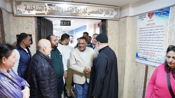 محافظ مطروح يتفقد مركز قسطرة القلب والجراحات التداخلية ويشيد بجهود فريق العمل