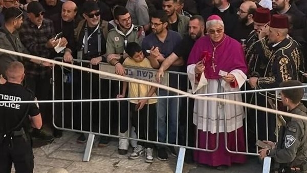 اللجنة الرئاسية للكنائس: سبت النور في القدس يتحول إلى نموذج لانتهاك حرية العبادة