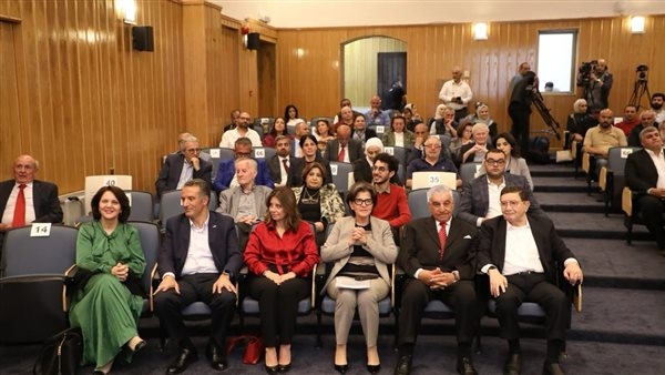بالصور.. محاضرة لـ"زاهي حواس" عن الأهرامات والملك 'توت' بجامعة كولومبيا بعمان