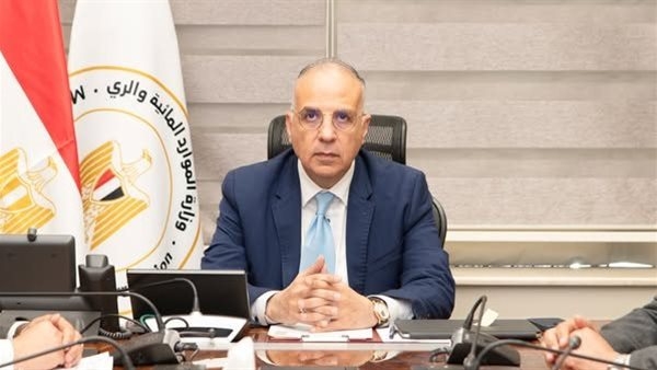 وزير الرى يتابع حالة مجري نهر النيل ومجهودات إزالة التعديات