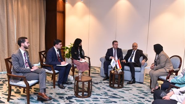 وزير العمل يلتقي وفدا من مركز العمل للتعاون الإسلامي لبحث ملفات مشتركة