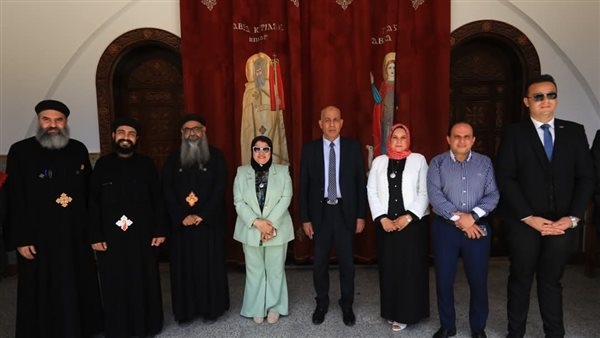 وفد جامعة كفر الشيخ ومجلس اتحاد الطلبة يزورون كنيسة مارمينا