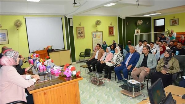 "محاربة الشائعات" ندوة توعوية بكلية التجارة جامعة أسيوط