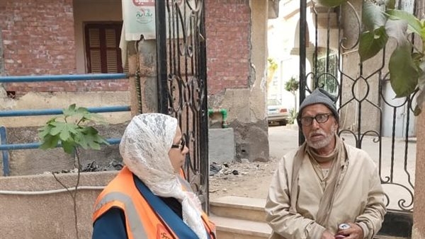 شاهده عبر الكاميرات.. محافظ الدقهلية يوجه بتوفير مسكن ورعاية صحية لمسن بلا مأوى