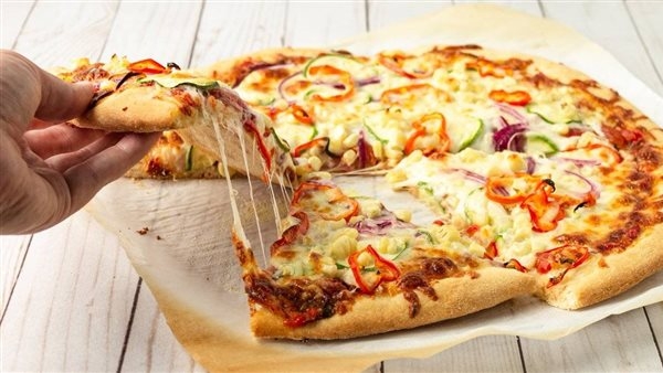 طريقة عمل البيتزا الإيطالية في المنزل