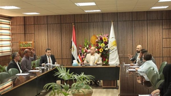 "وحدة مكافحة الآفات المنزلية" تشارك فى تجميل الحرم الجامعى بأسيوط