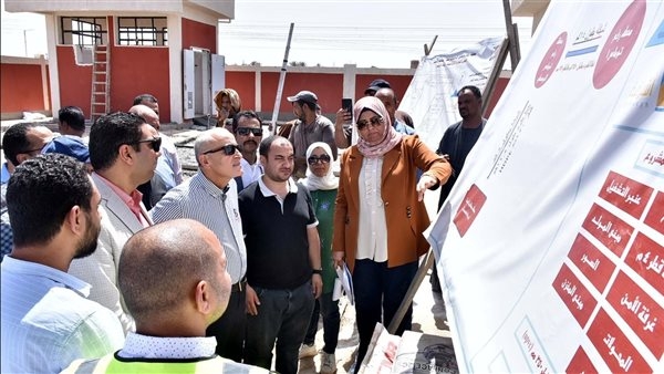 تمهيدًا لافتتاحهما.. محافظ الأقصر يتفقد محطتي صرف توماس والنمسا بإسنا