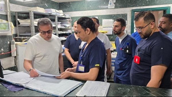 وزير الصحة يتفقد مستشفى البنك الأهلي ويوجه بصرف مكافأة لجميع العاملين
