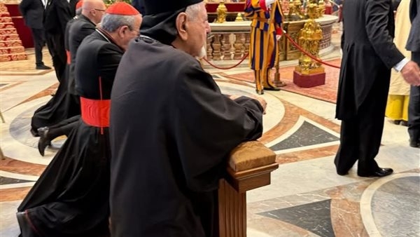 بطريرك السريان الكاثوليك يلقي نظرة الوداع على جثمان البابا فرنسيس