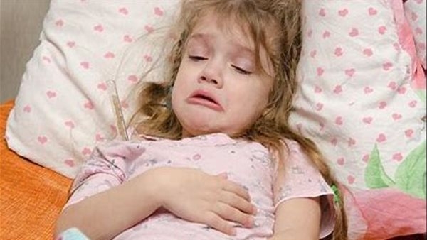 مع حرارة الصيف.. كيف نحمي أطفالنا من النزلات المعوية والمشكلات الصحية؟