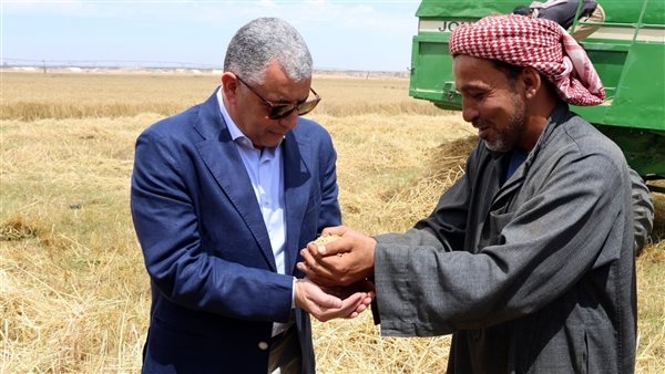 محافظ الإسماعيلية يشيد بمعدلات توريد القمح: 32.5 ألف طن حتى الآن