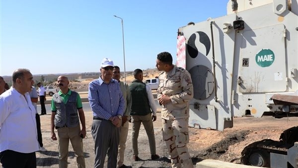 محافظ أسوان يتفقد مشروع إنشاء مطالع ومنازل بمحور وكوبرى بديل الخزان