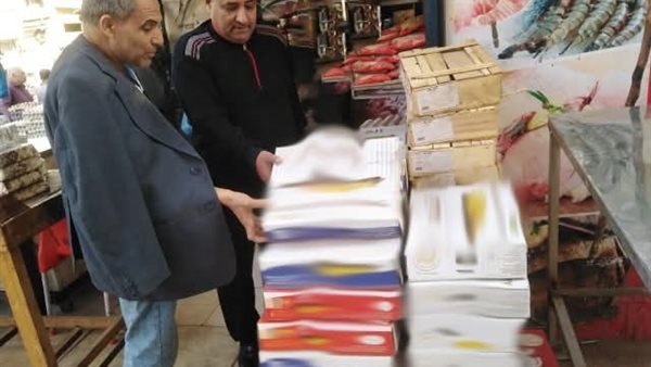 ضبط 2 طن أسماك مجمدة ورنجة بدون فواتير بالشرقية