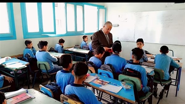 جولة ميدانية لمدير تعليم الفيوم لمتابعة المدارس في الصباح الباكر