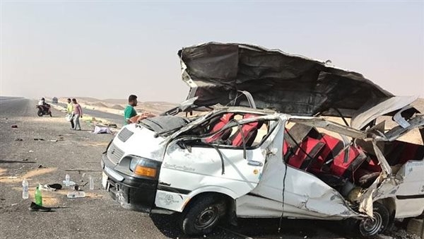 مصرع 3 أشخاص وإصابة 14 آخرين فى حادث انقلاب سيارة بطريق سفاجا قنا