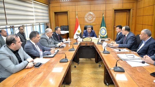 محافظ الدقهلية يجتمع بمسؤولي شركة بتروجاس لبحث تطوير محطة تعبئة غاز طلخا