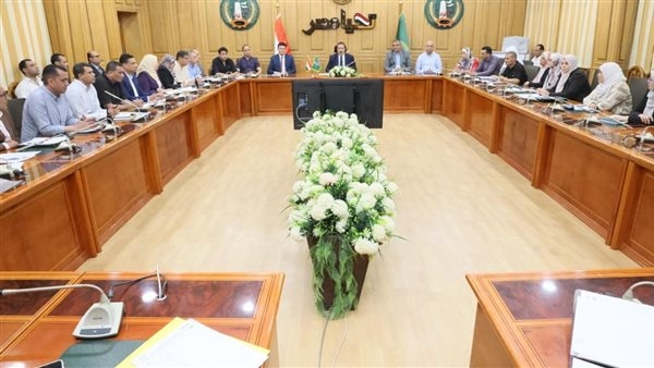 محافظ المنوفية يبحث مع رؤساء الوحدات المحلية الملفات المهمة والحيوية