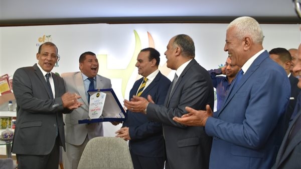 محافظ الأقصر ونقيب الزراعيين يفتتحان الدورة الـ17 من معرض الوادي لتقنيات الزراعة الحديثة