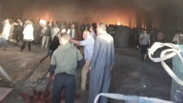 بالأسماء.. إصابة 11 شخصًا بحريق محطة بطاطس في البحيرة