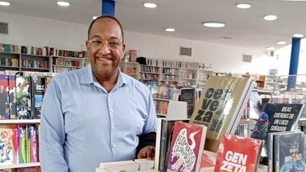 الكاتب عادل موسى يكشف خلال حواره لـ "البوابة نيوز" تفاصيل روايتة «حلم الآنسة واو» الفائزة بجائزة الملتقى العربى لناشرى كتب الأطفال بمهرجان الشارقة القرائى